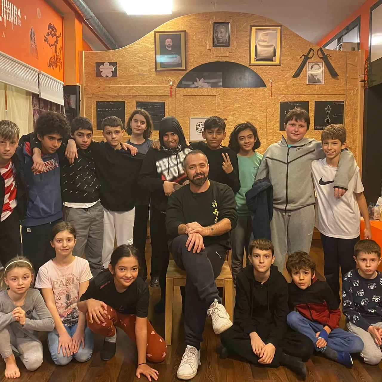 Il gruppo dei bambini e dei ragazzi con Sifu Luca Bomba